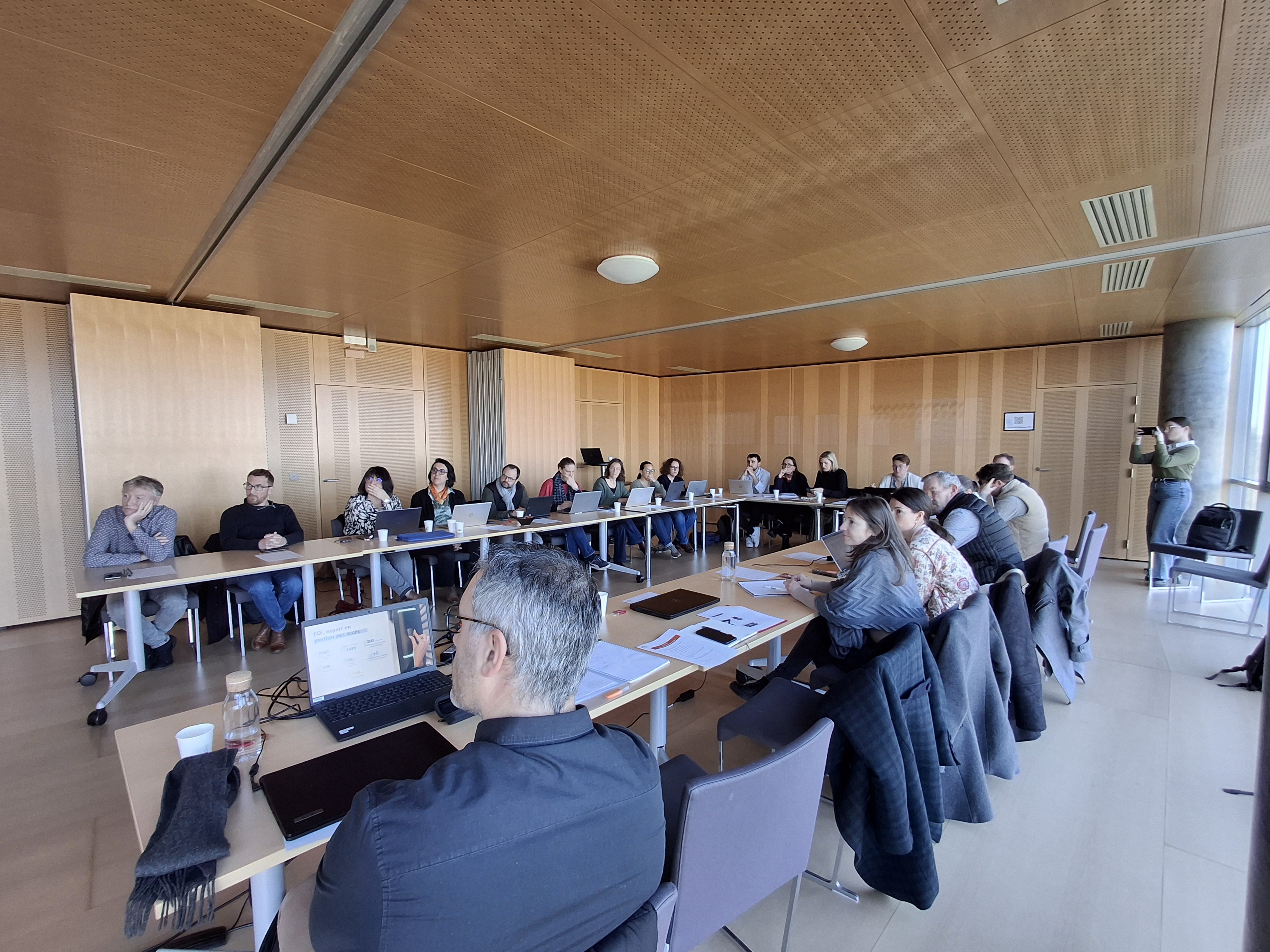 club achats  membres seance de travail